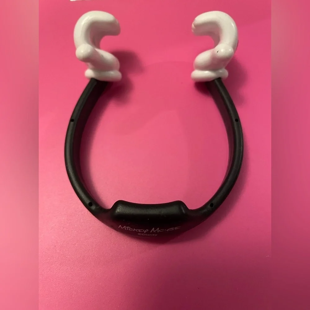 Thumbs Up Black and White Mickey Mouse hands phone holder